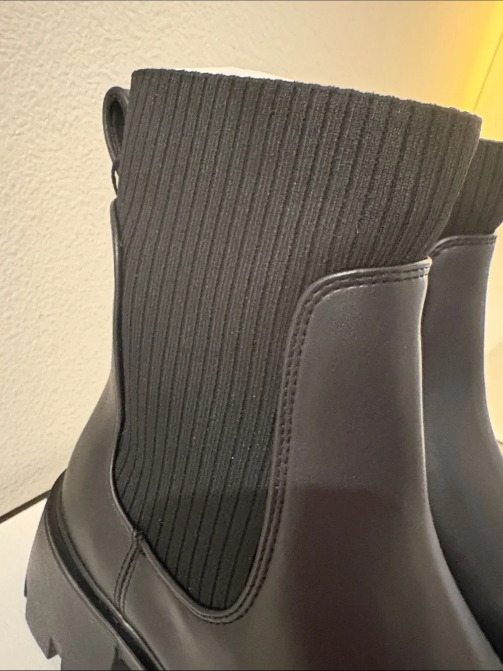 NIB [Steve Madden] Hutch H20 Water Resistant Lug Ankle Boots Black Women’s 7.0